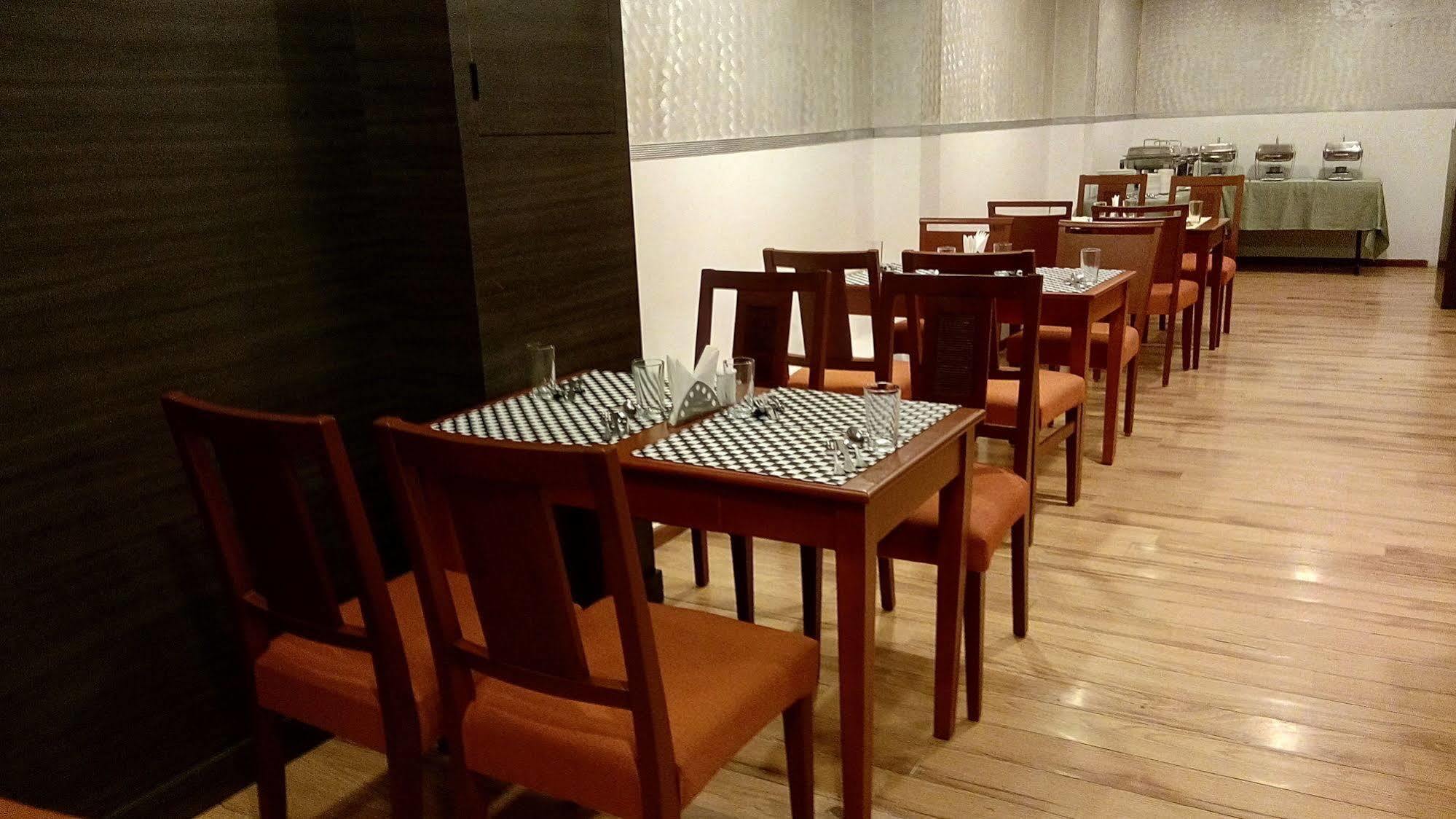 Marina Egmore 2*